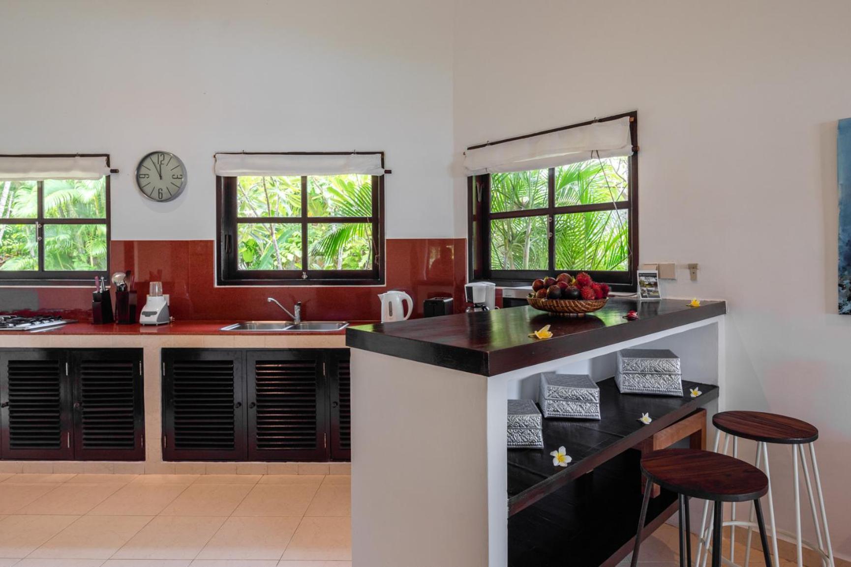 Gorgeous Beachfront Villa Lovina Banjar  ภายนอก รูปภาพ