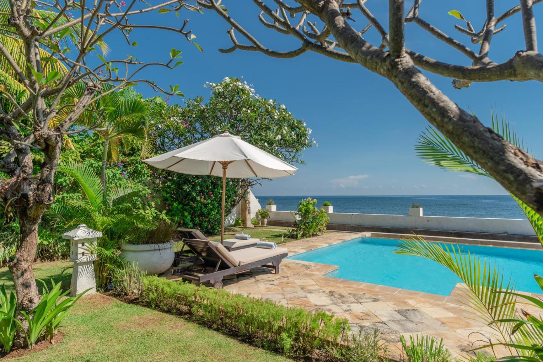 Gorgeous Beachfront Villa Lovina Banjar  ภายนอก รูปภาพ